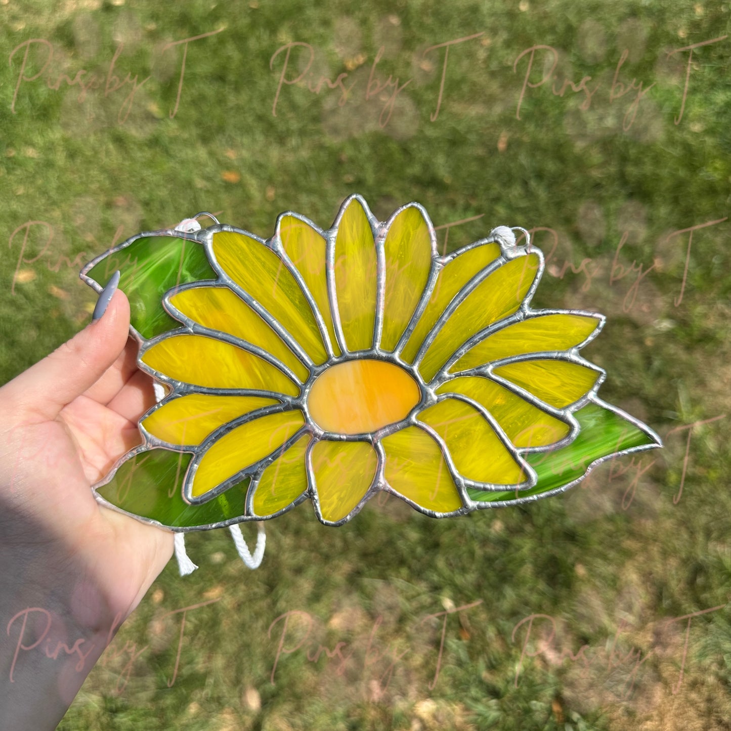 Daisy stained glass suncatcher