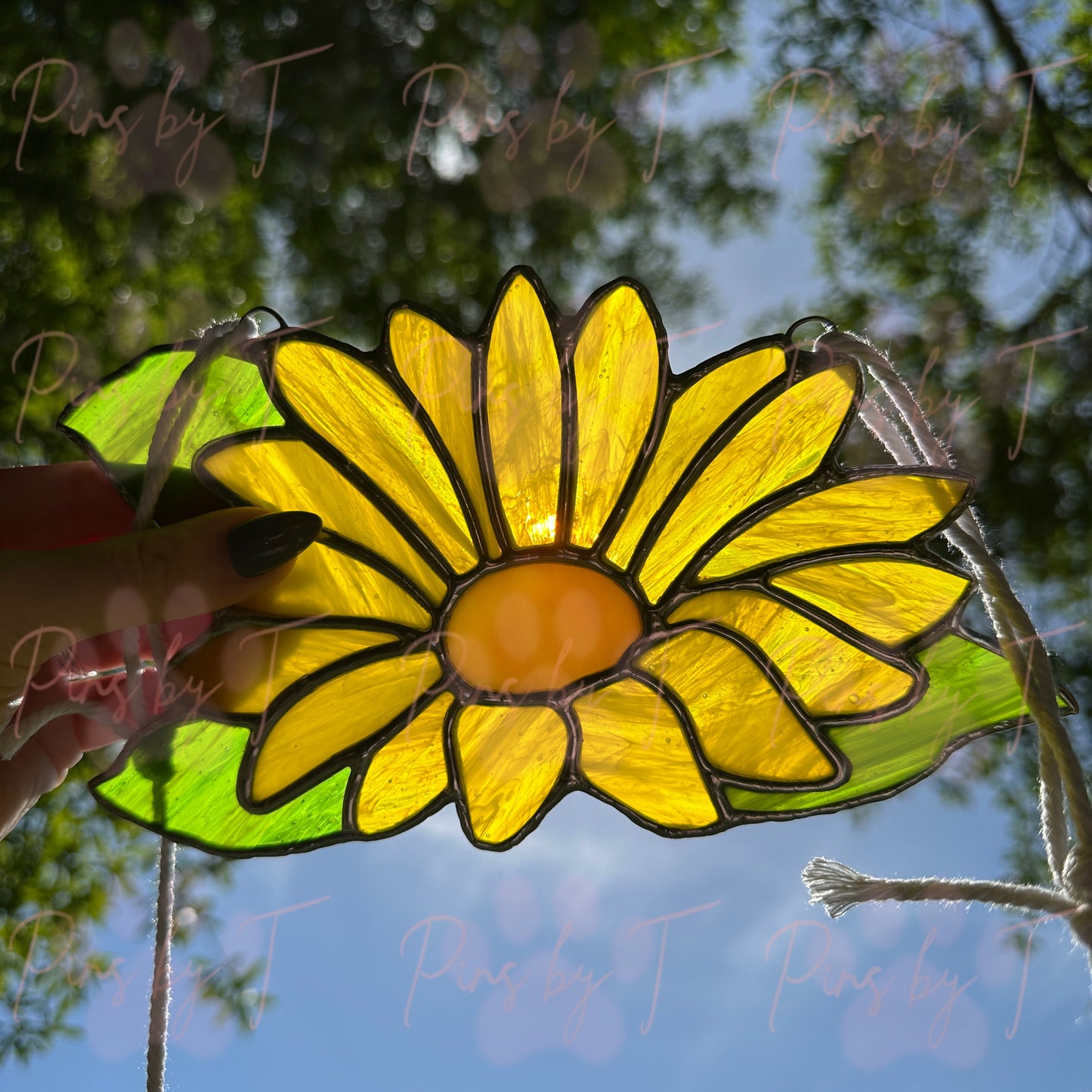 Daisy stained glass suncatcher